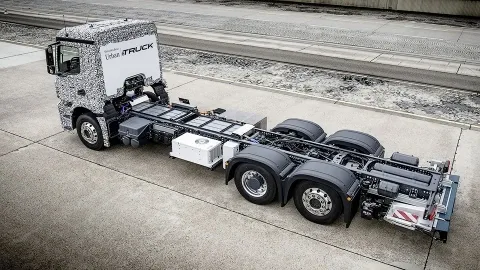 Mercedes-Benz showed an electric truck