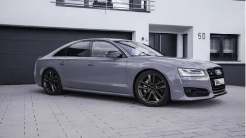 Germans learned to lower the suspension of the Audi S8 using a smartphone