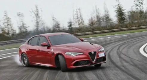 Alfa Romeo Giulia установила новый рекорд на Нюрбургринге