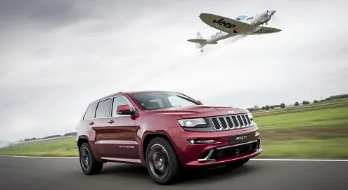 Jeep Grand Cherokee SRT overtook an airplane in a track race