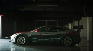 Tesla Model S отримала гоночну версію