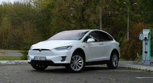 Test drive Tesla Model X: getting acquainted with the fastest crossover