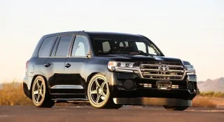 Toyota привезла до Лас-Вегаса 2000-сильний Land Cruiser