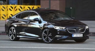 Новий Opel Insignia попався шпигунам без камуфляжу