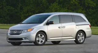 Honda призупинила продажі мінівена Odyssey