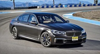 BMW відкликає флагманський седан M760Li xDrive