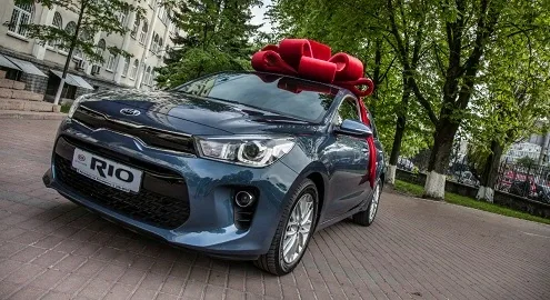 Первым обладателем нового хэтчбека Kia Rio стала жена фронтмена O.Torvald Жени Галича