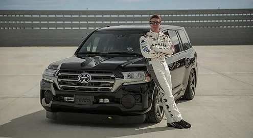 Внедорожник Toyota Land Cruiser 200 разогнали до 370 км/ч