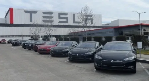 Tesla продолжает терпеть огромные убытки