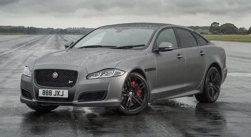 Jaguar XJR575 скинув камуфляж