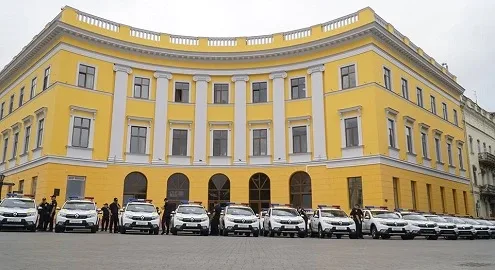 Группа компаний АИС осуществила поставку 77 автомобилей Renault Национальной Полиции Украины