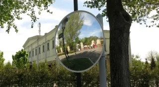 Чи всі дорожні дзеркала безпеки однакові?