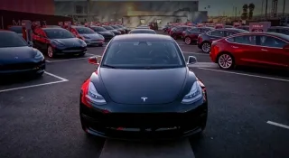 Tesla не справляється з виробництвом електрокара Model 3