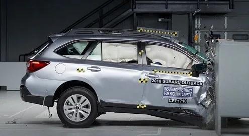 В краш-тестах IIHS появился новый тип испытаний