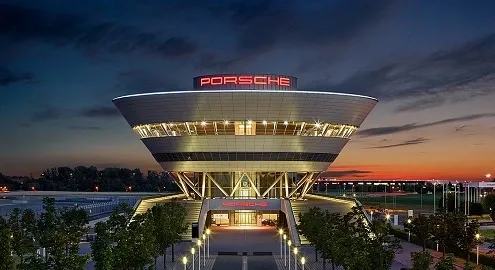 Компания Porsche приступила к производству меда