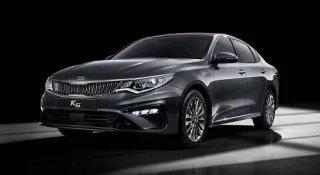 Седан Kia Optima трохи оновився