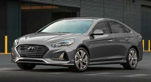 The hybrid version of the Hyundai Sonata sedan has undergone a restyling