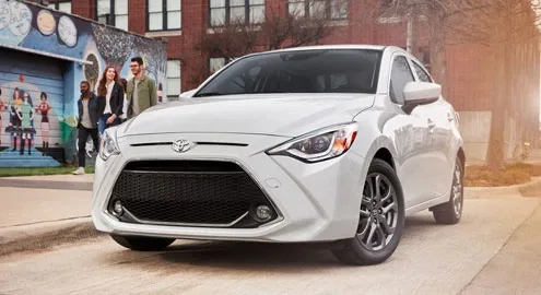 Седан Toyota Yaris слегка обновился