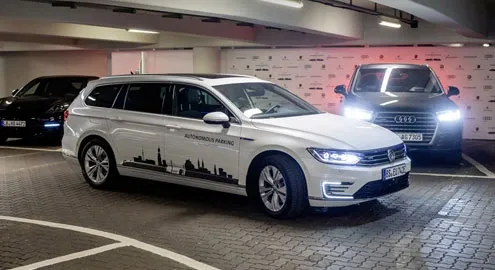 Volkswagen создал беспилотный паркинг в Гамбурге