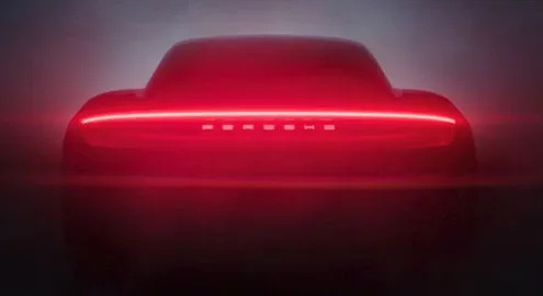 Porsche продолжает подогревать интерес к электрокару Taycan