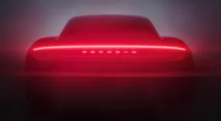 Porsche продовжує підігрівати інтерес до електрокара Taycan
