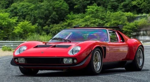 Lamborghini восстановила уникальный спорткар Miura SVR