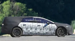 Флагманський електрокар Mercedes-Benz помічений на тестах