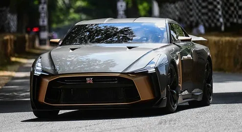 Суперкар Nissan GT-R50 выехал на трек