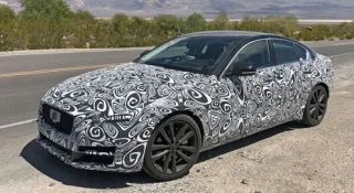 Оновлений Jaguar XE виїхав на тести