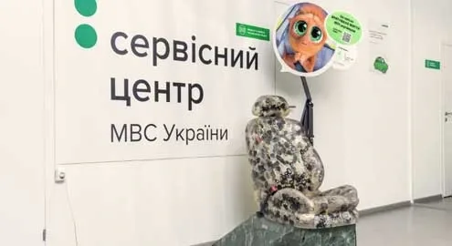На пересечении социальной инициативы и искусства: ОККО установила арт-объект, посвященный безопасности за рулем