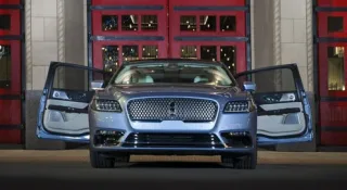 Lincoln Continental has acquired a long-wheelbase version