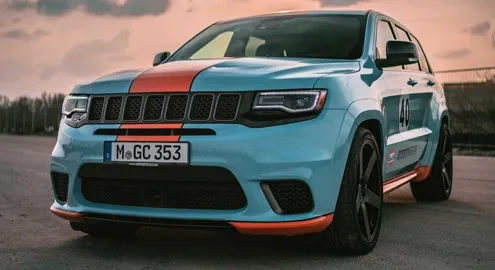 Jeep Grand Cherokee equipped with a 900-horsepower engine