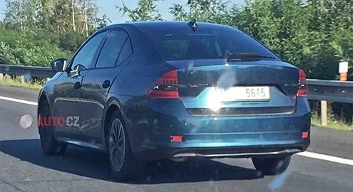 Новую Skoda Octavia заметили без камуфляжа