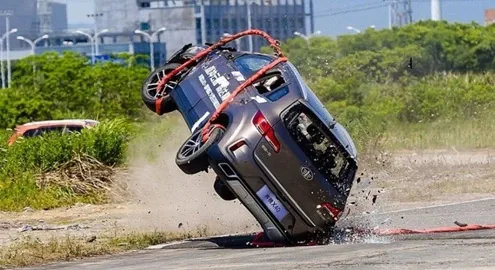 FAW conducted a unique crash test by dropping a car from a helicopter!