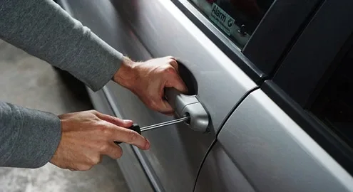Как автотрекинг защищает авто от угона