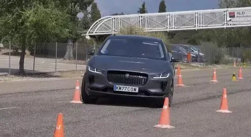 Электрокар Jaguar I-Pace не справился с «лосиным тестом»
