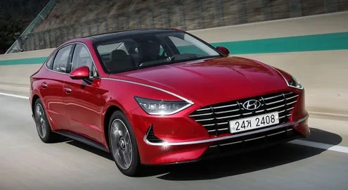 Седан Hyundai Sonata слегка модернизировали