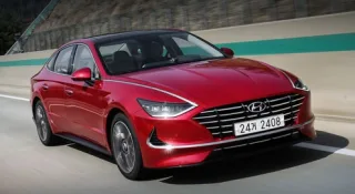 Седан Hyundai Sonata слегка модернизировали