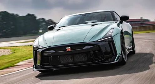 Nissan GT-R for a million euros debuted officially