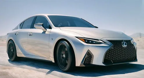 Новый Lexus IS дебютировал официально