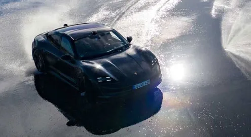Электромобиль Porsche продемонстрировал рекордный дрифт