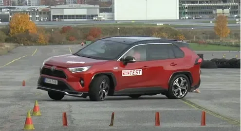 Toyota RAV4 провалил лосиный тест (видео)