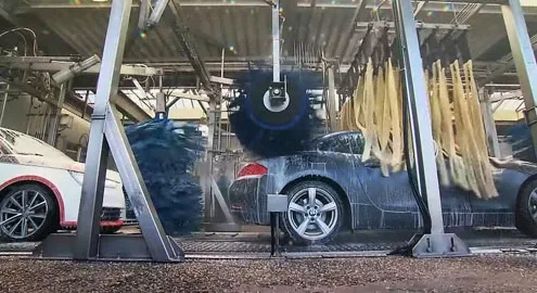 The largest car wash in the world can accommodate up to 4000 cars per day: video