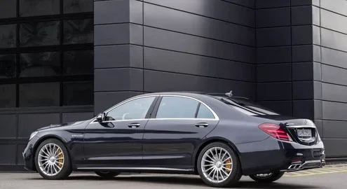 S-Class owners sue Mercedes: steering wheel jammed in new car