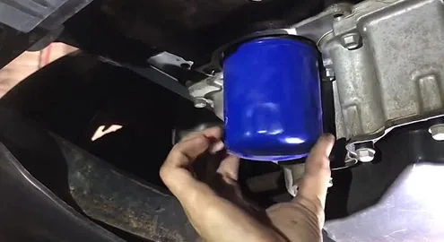 Mechanics were shocked by a car engine with jelly instead of motor oil (video)