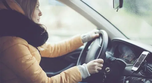 Experts explained why you shouldn't drive in winter jackets