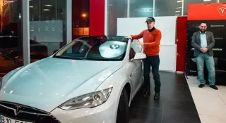 Іспанець заощадив на ремонті Tesla Model S в Україні понад 50 000 євро