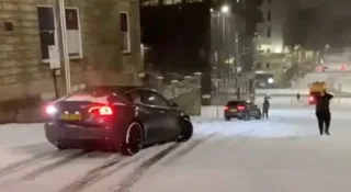 Чому на засніженому спуску не можна гальмувати автомобіль (відео)