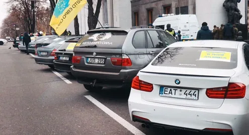 Верховная Рада проголосовала за льготную растаможку авто на еврономерах