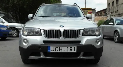 Зеленский одобрил растаможку авто на еврономерах за 1 000 евро